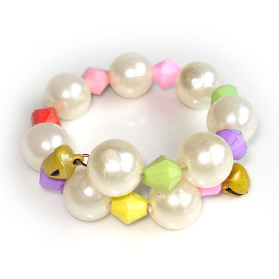 Kinderarmband mit großen cremefarbenen Perlen 